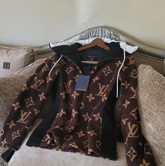 SOLD Louis Vuitton Monogram Fleece Jacket 38. Fabulous!!! - Picture 2 of 15